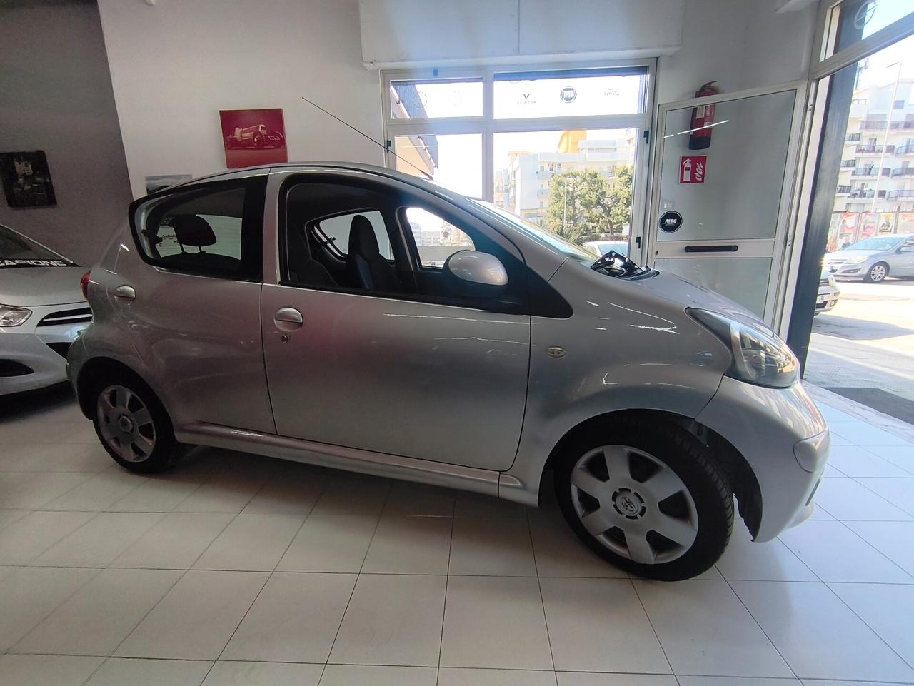 Toyota Aygo 1.0 12V VVT-i 5 porte Sol
