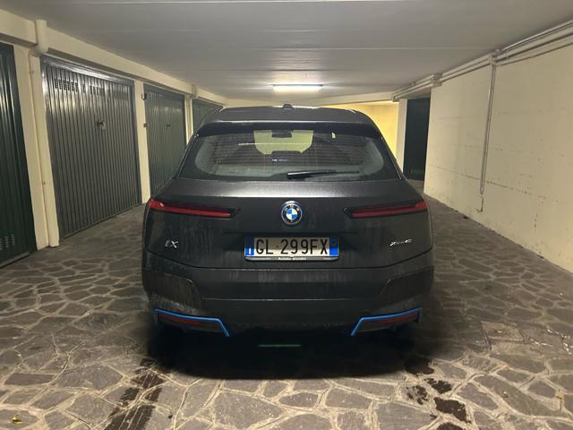 BMW iX xDrive40 Pacchetto Sportivo