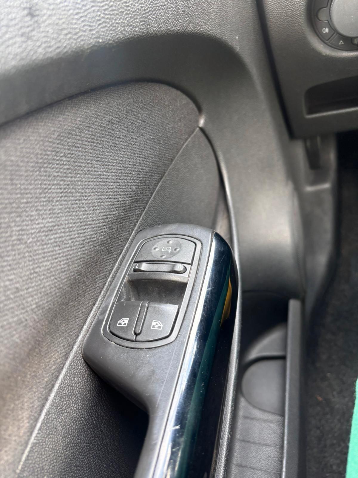 Opel Corsa 1.2i 16V cat 5 porte Club