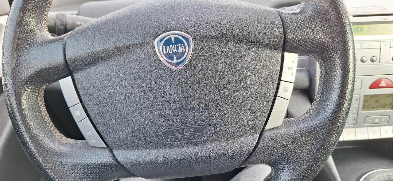 Lancia Ypsilon 1.2 Oro