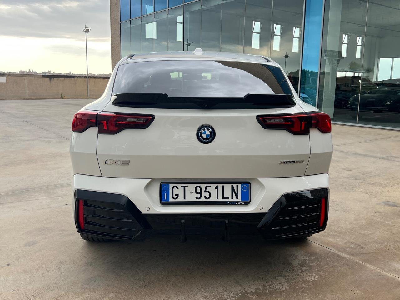 BMW iX2 xdrive 30 MSport pro - possibilità noleggio no scoring