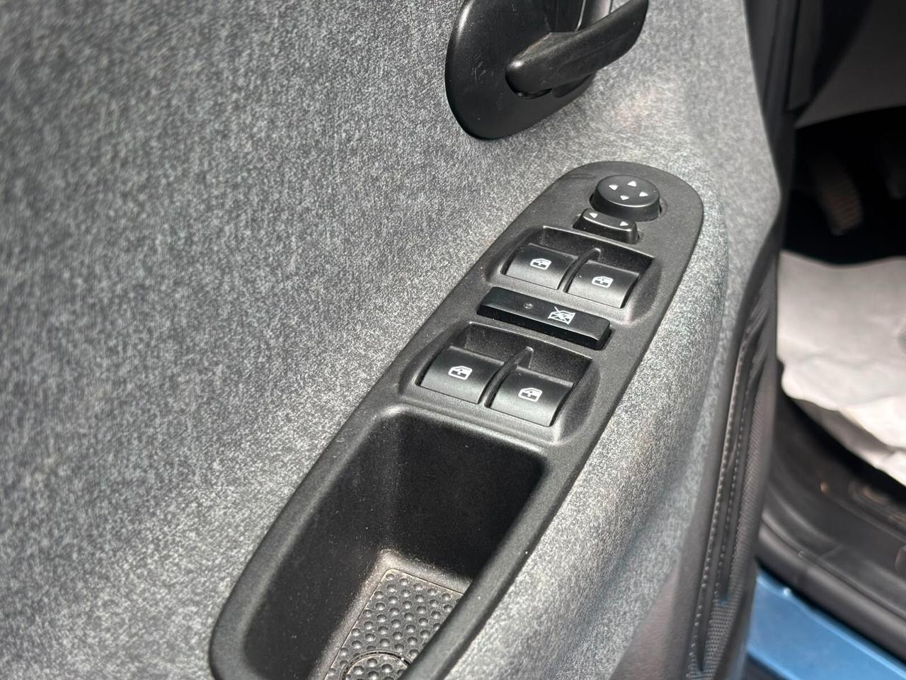 Lancia Ypsilon 1.0 FireFly 5 porte S&S Hybrid Silver