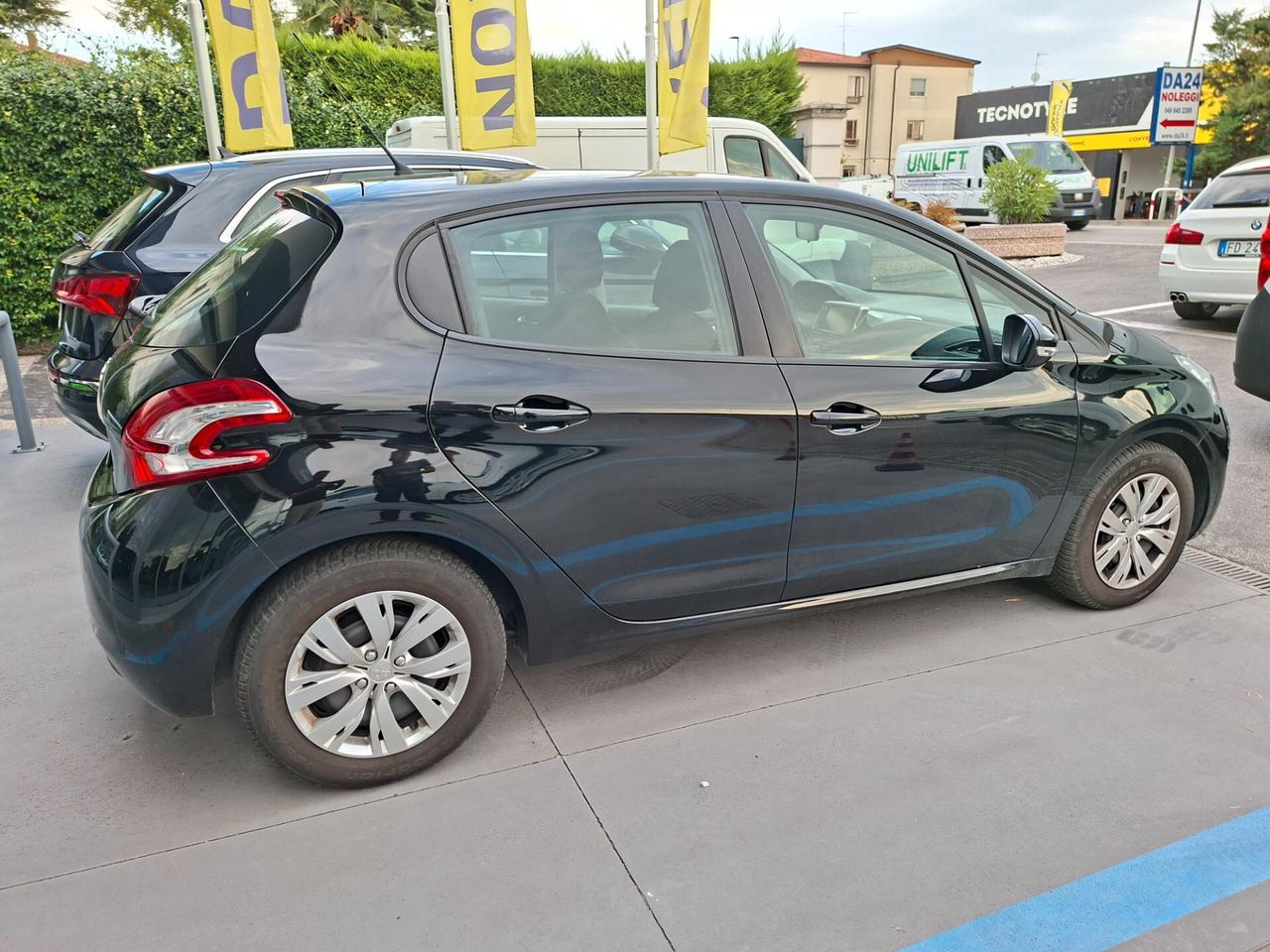 Peugeot 208 1.2 benzina Neopatentati 2013