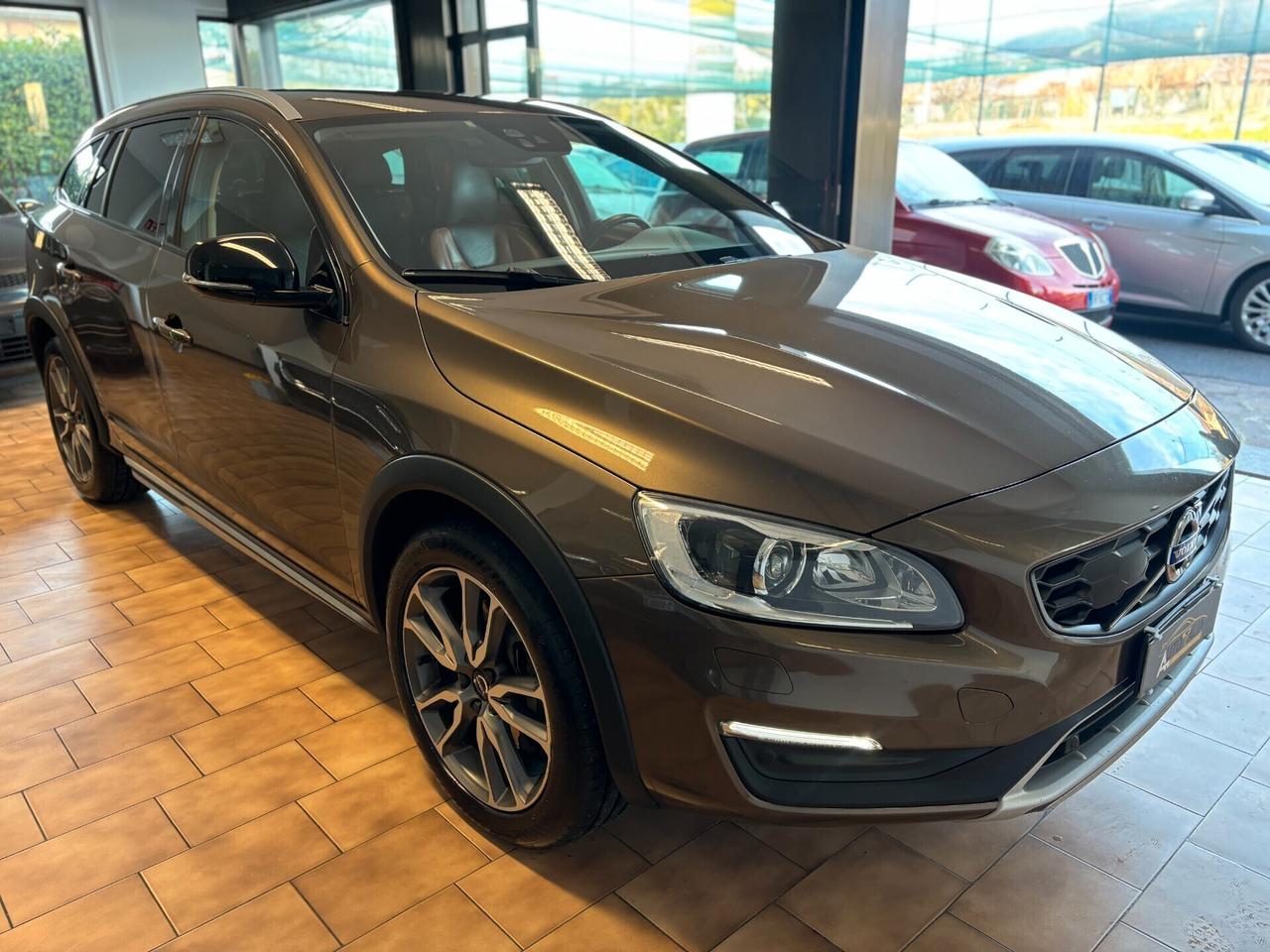 Volvo V60 Cross Country 2.4 D4 Business Plus AWD geartronic*UNICOPRO*