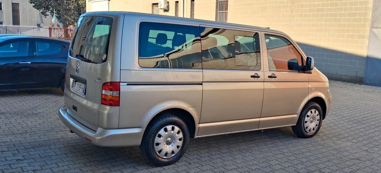 Volkswagen TransporterT5 2.5 TDI 4Motion Comfortline N1 6posti