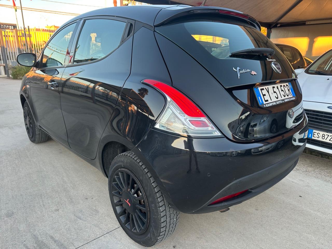 Lancia YPSILON 0.9 METANO ELEFANTINO 2015