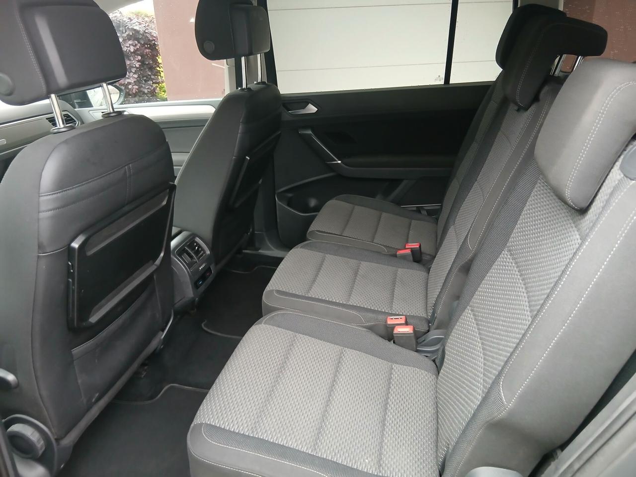 Volkswagen Touran 1.4 TSI DSG Executive 7 posti tua a € 199 mese