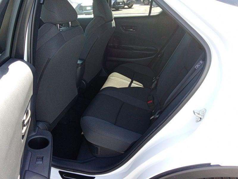 Toyota C-HR (2023-->) 2.0 HV Trend