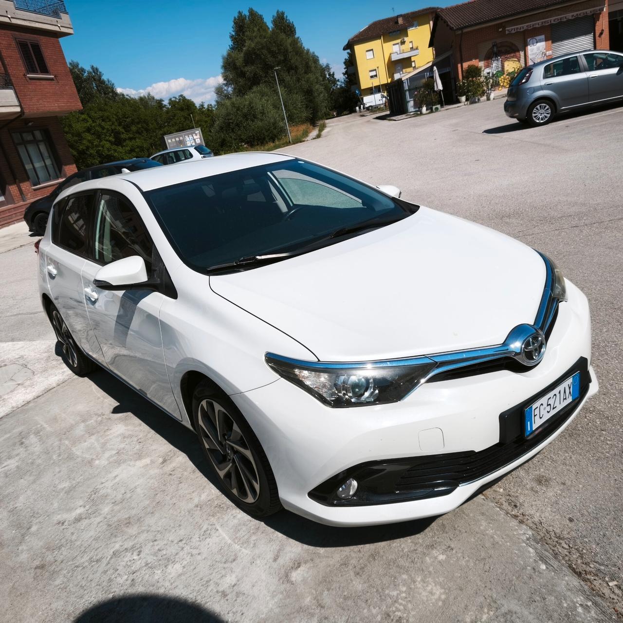 Toyota Auris 1.6 D-4D Lounge
