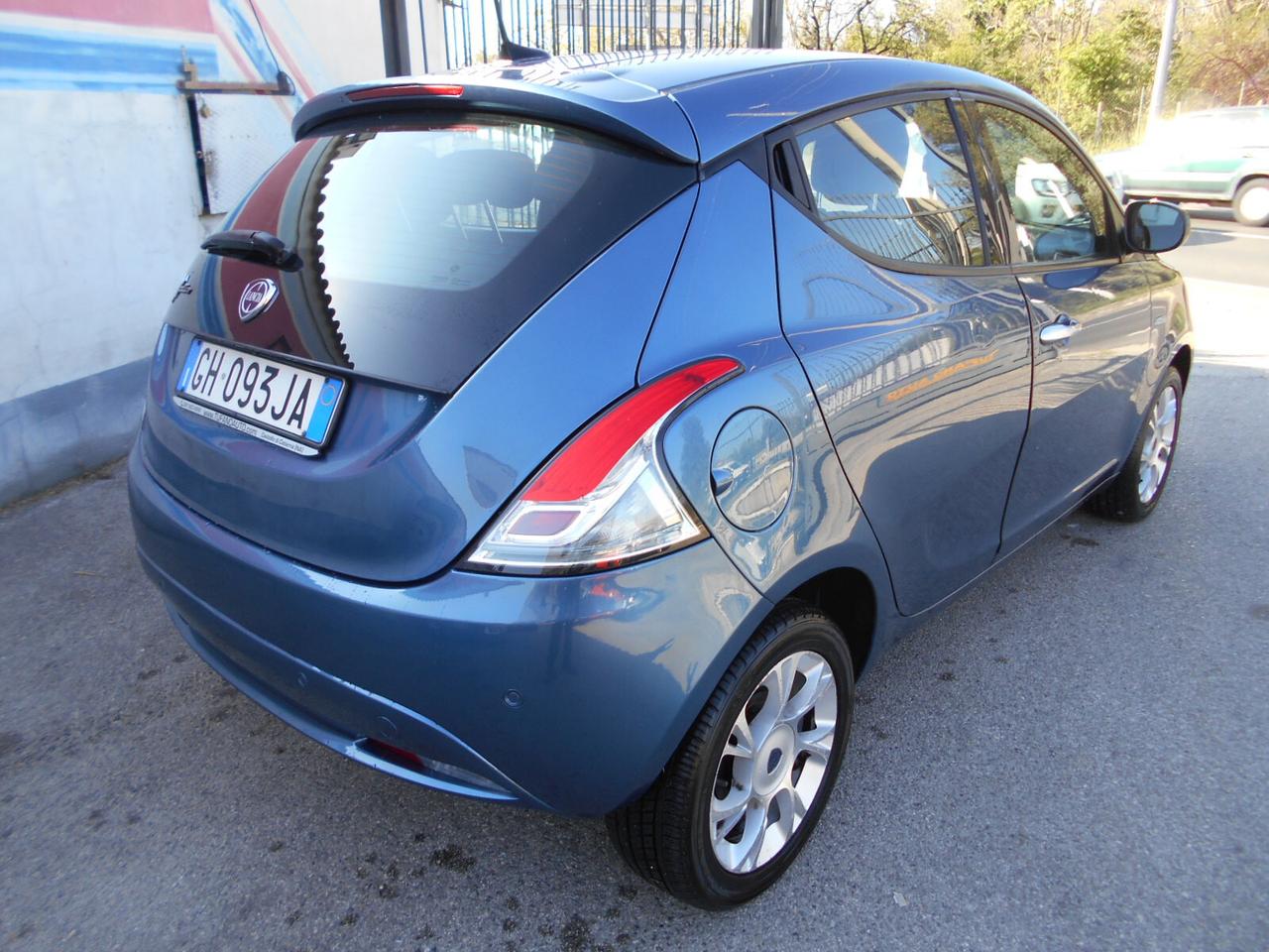 Lancia Ypsilon 1.2 69 CV 5 porte GPL Ecochic Silver