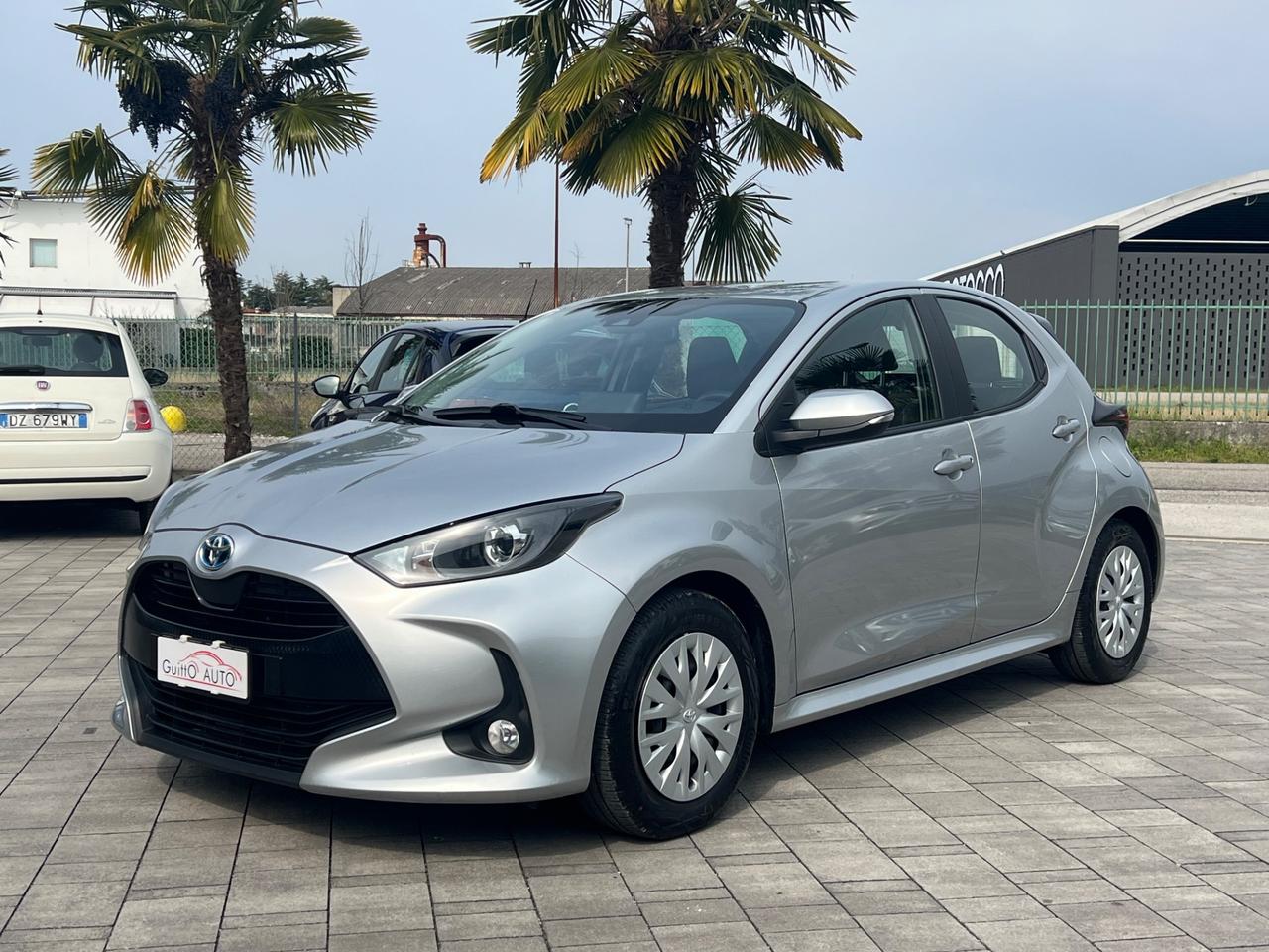 Toyota Yaris 1.5 Hybrid 5 porte Business FINANZIABILE