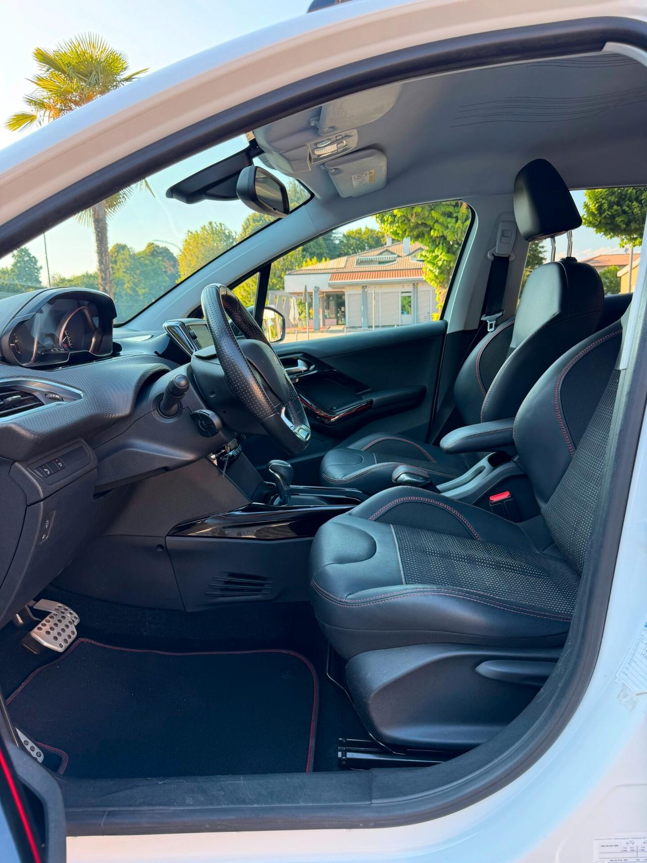 Peugeot 2008 PureTech Turbo 130 S&S Black Matt