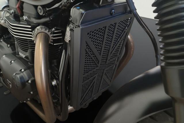 TRIUMPH Street Twin 900 GOLD LINE