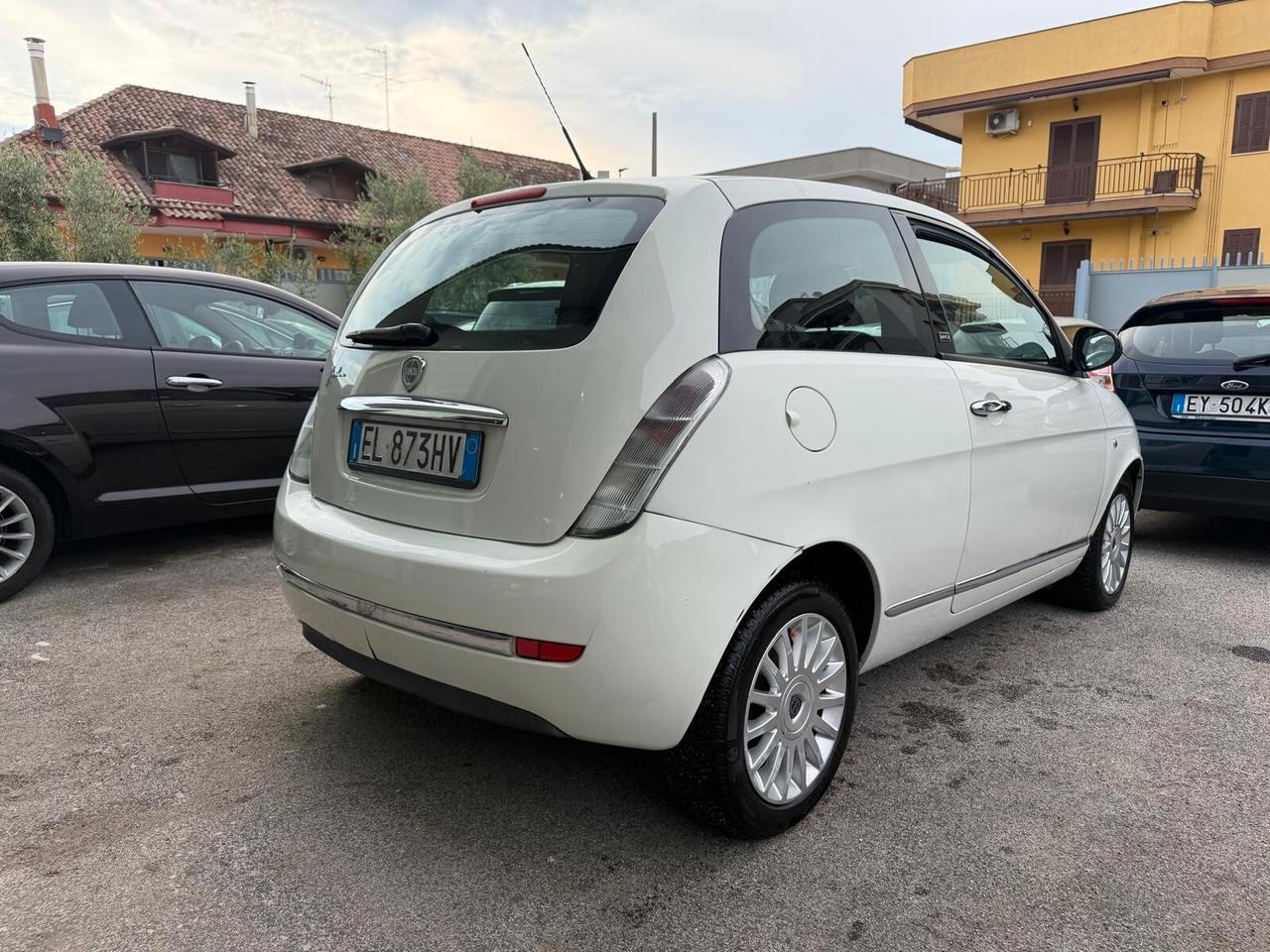 Lancia Ypsilon 1.3 MJT 75 CV Unyca
