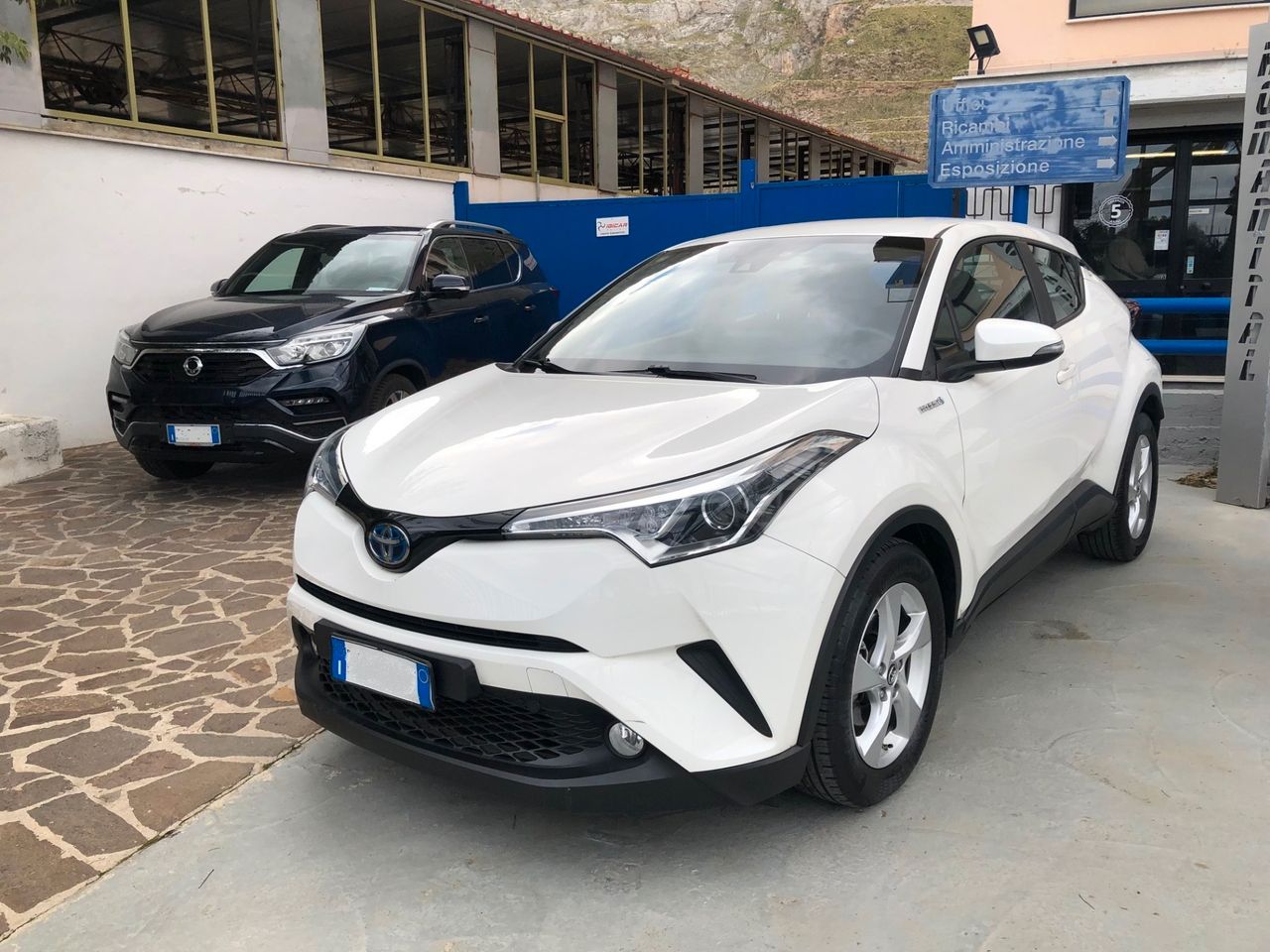 Toyota C-HR 1.8 Hybrid E-CVT Business