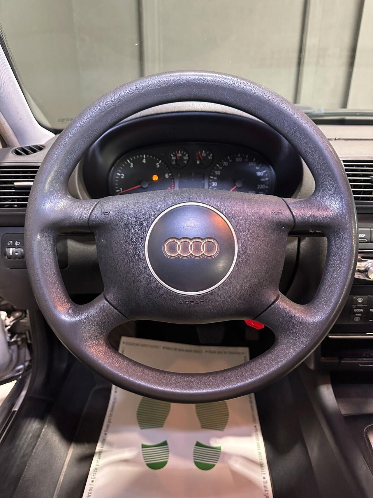 Audi A3 1.8 20V cat 5p. Ambiente