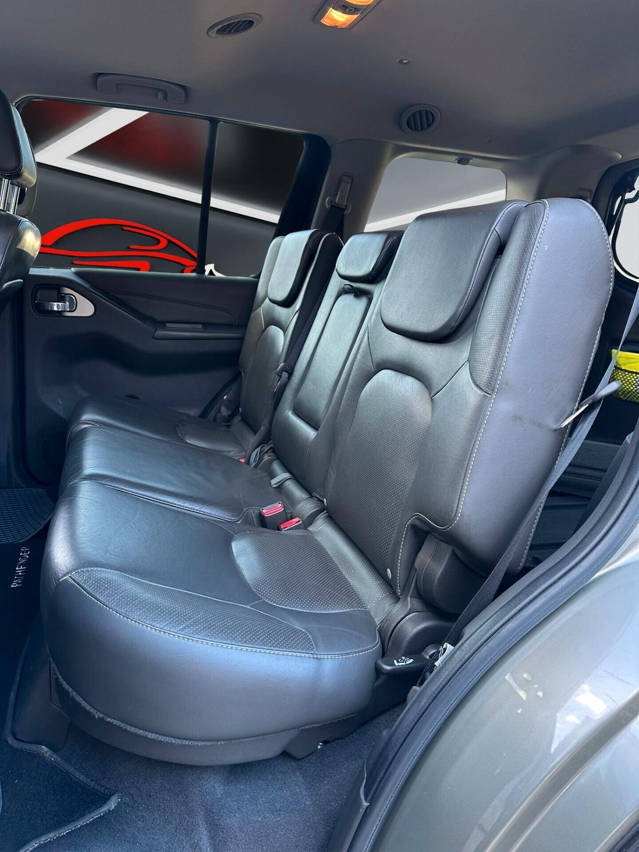 Nissan Pathfinder 2.5 dCi LE AUTO 7 POSTI