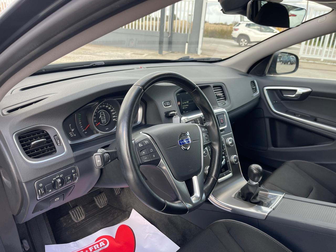 VOLVO V60 2.0 D3 136CV MANUALE FULL NEW MY15