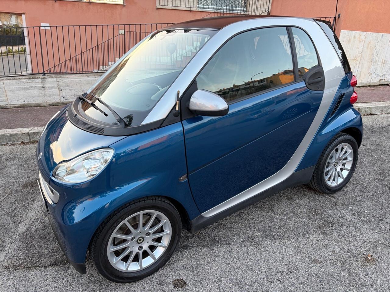 Smart ForTwo 1.0 benz ideale per neopatentati