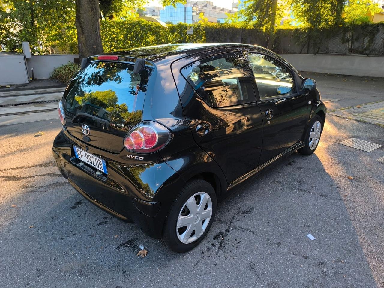 Toyota Aygo 1.0 12V VVT-i 3 porte Now Connect