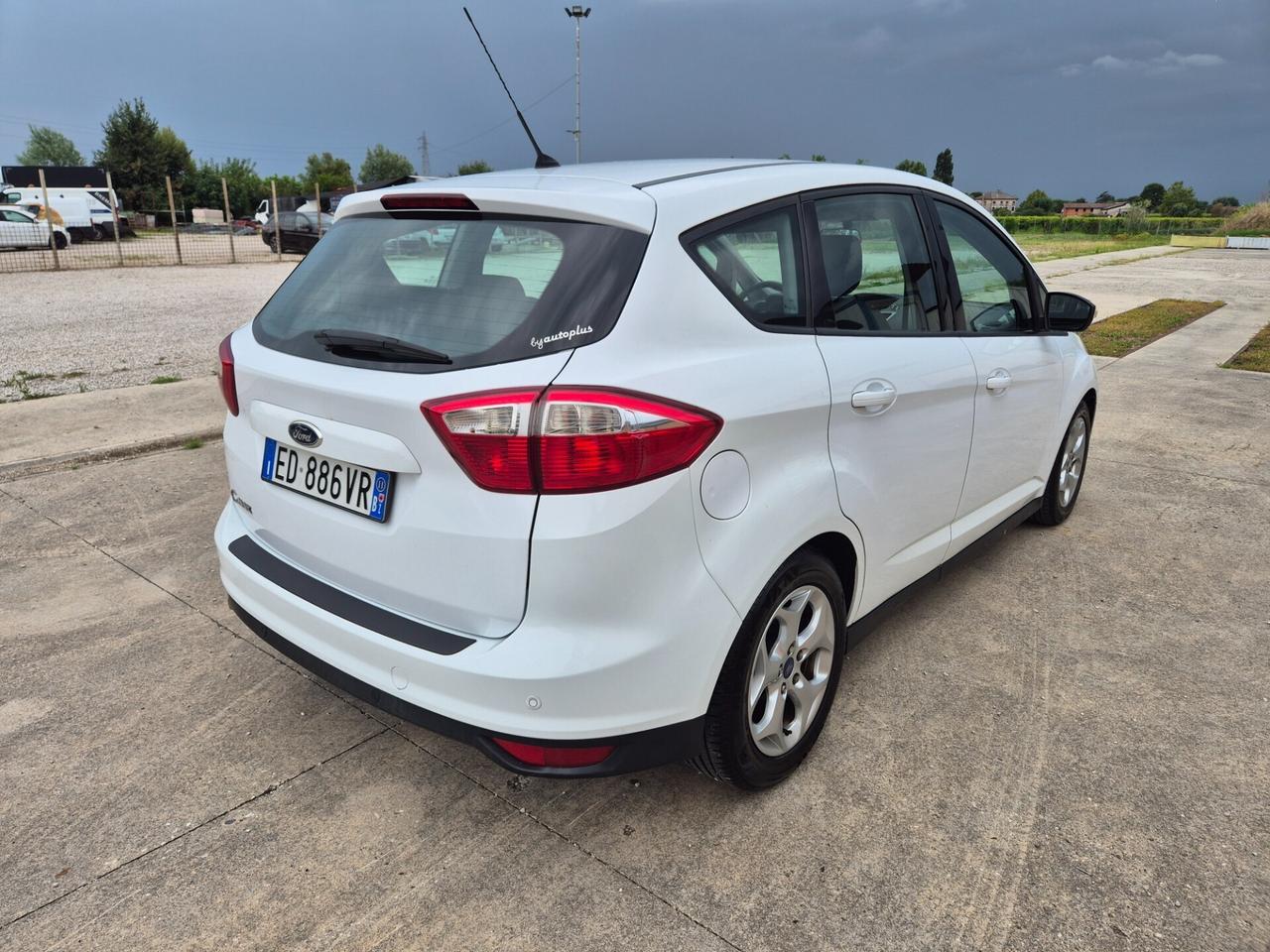 Ford C-Max 1.6 TDCi 115CV Titanium neopatentati