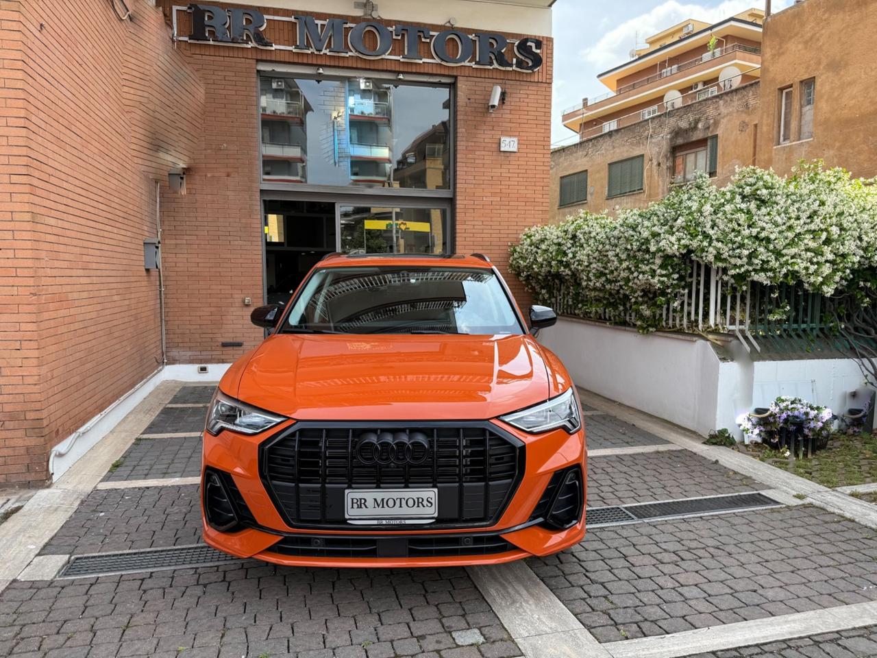 Audi Q3 35tfsi S line + Identity Black - SOLO 4.930Km !!