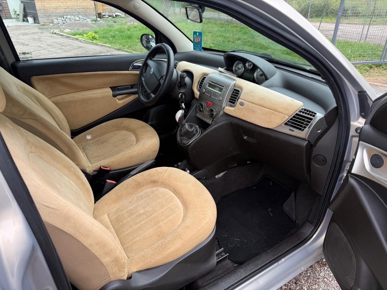 Lancia Ypsilon 1.2 Oro Giallo
