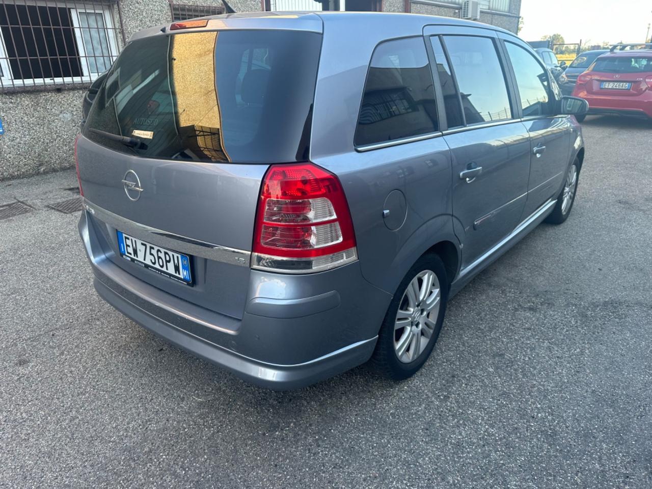 Opel Zafira 1.8 16V VVT Cosmo