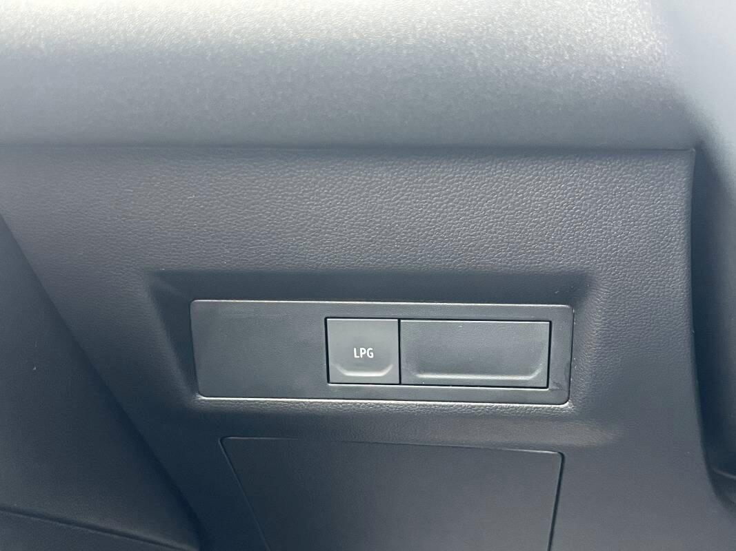 Renault Captur 1.0 Techno GPL 100cv con Telecam e CarPlay