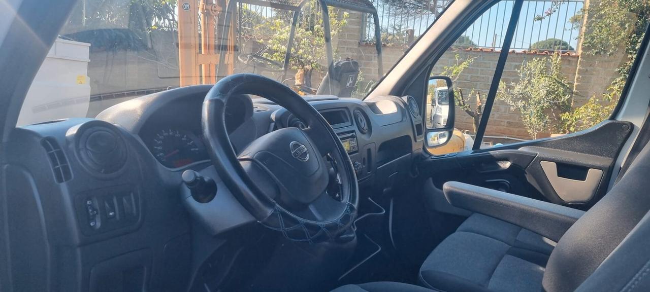 Nissan NV400