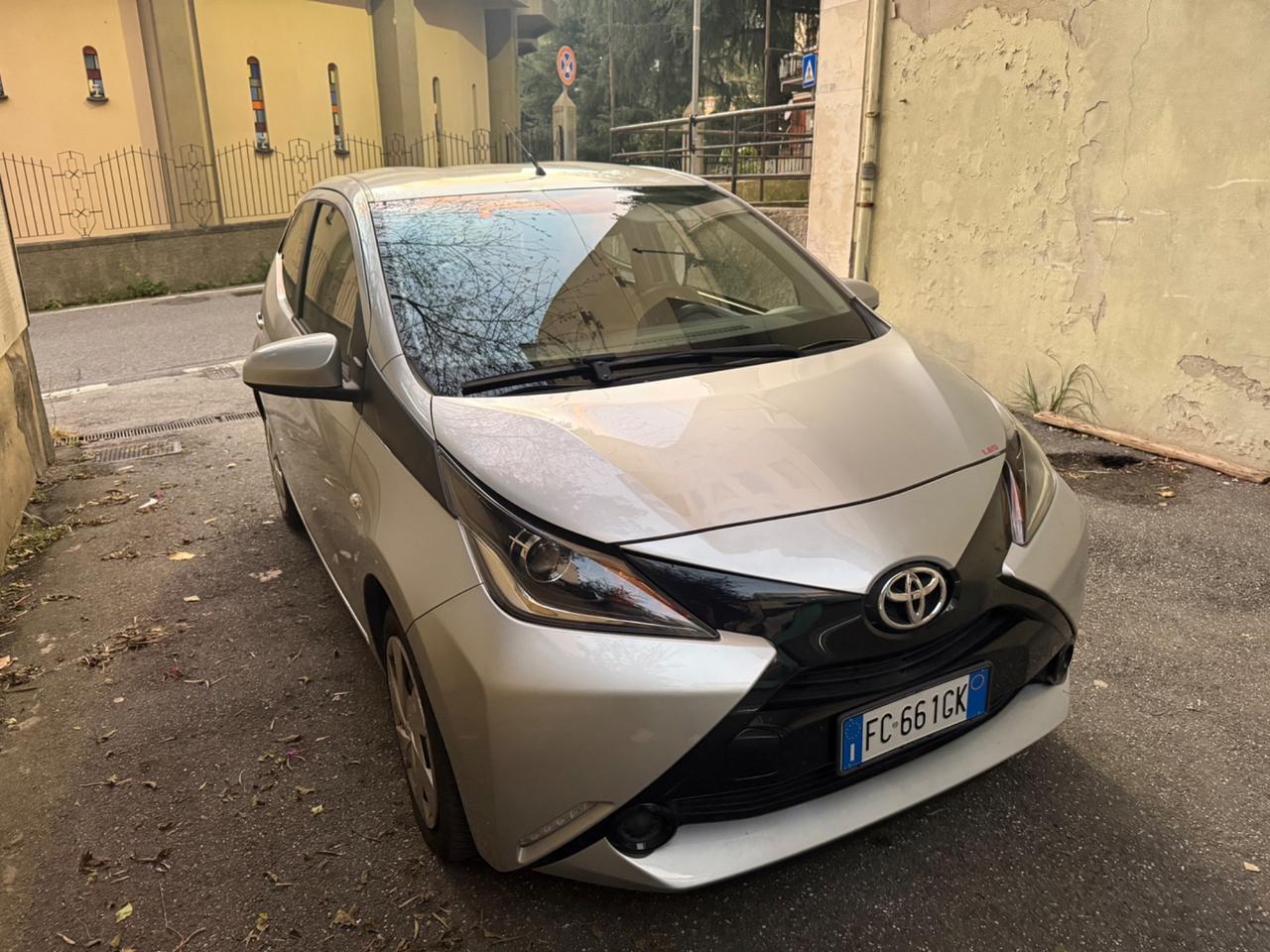 Toyota Aygo 1.0 VVT-i 69 CV 5 porte x-play