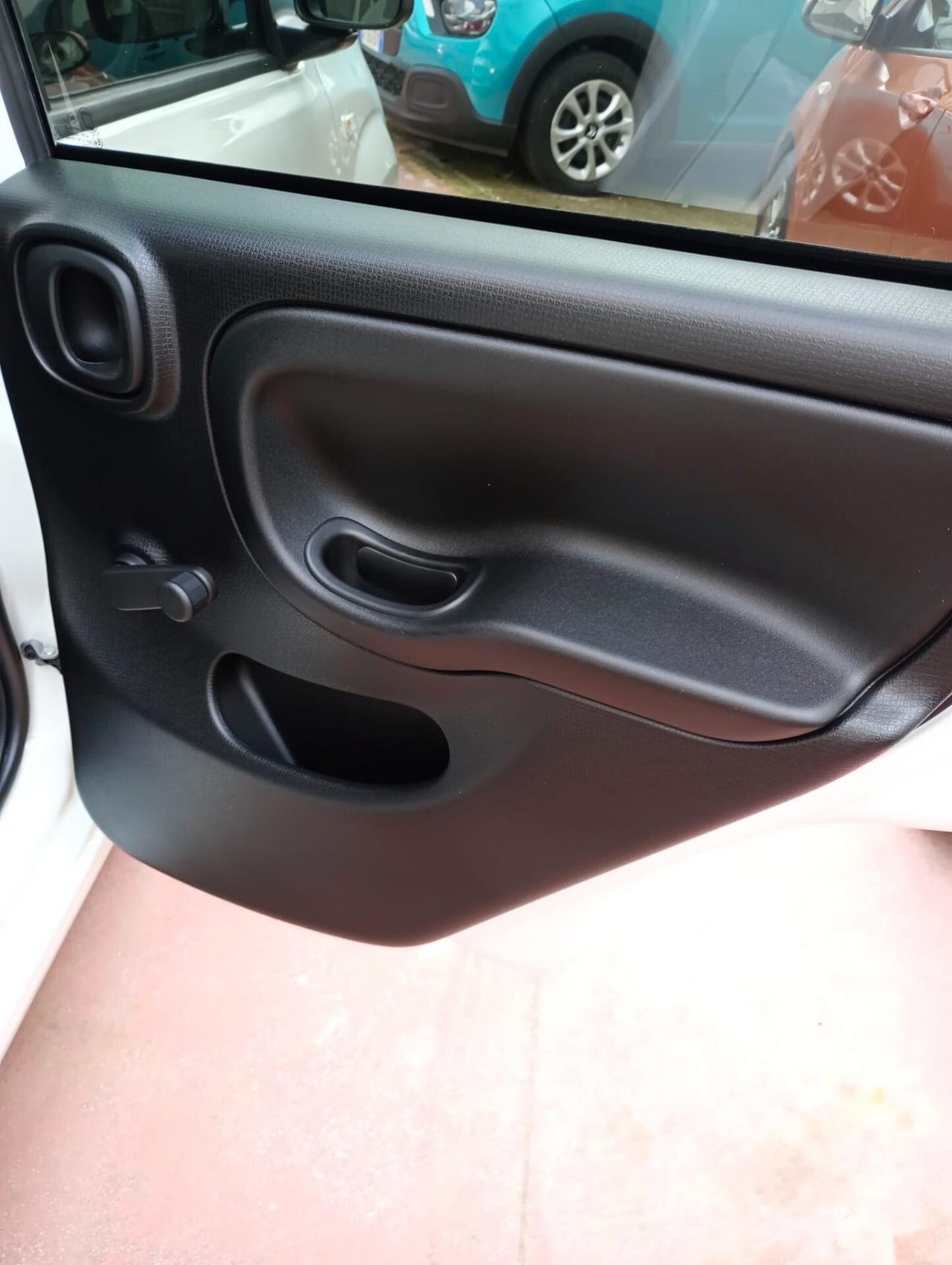 Fiat Panda 1.2 Lounge uconnect,pari al nuovo.