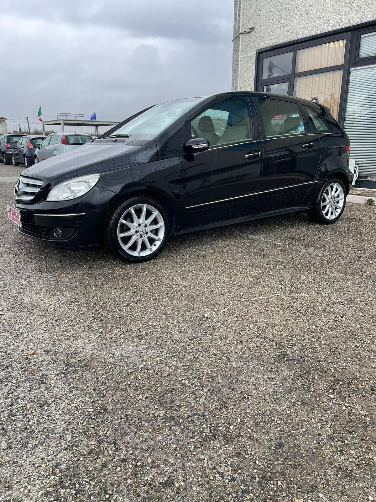 Mercedes B 180 - AUTOMATICA-NEOPATENTATI