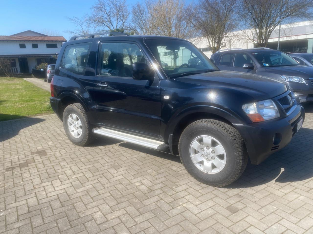 Mitsubishi Pajero 2.5 TDI 3p. Instyle