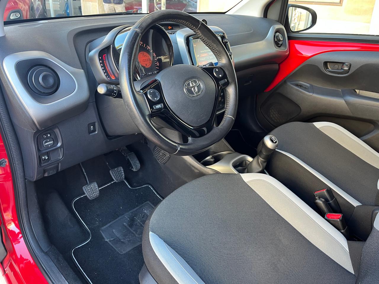 Toyota Aygo 1.0 VVT-i 69 CV 5 porte x-play