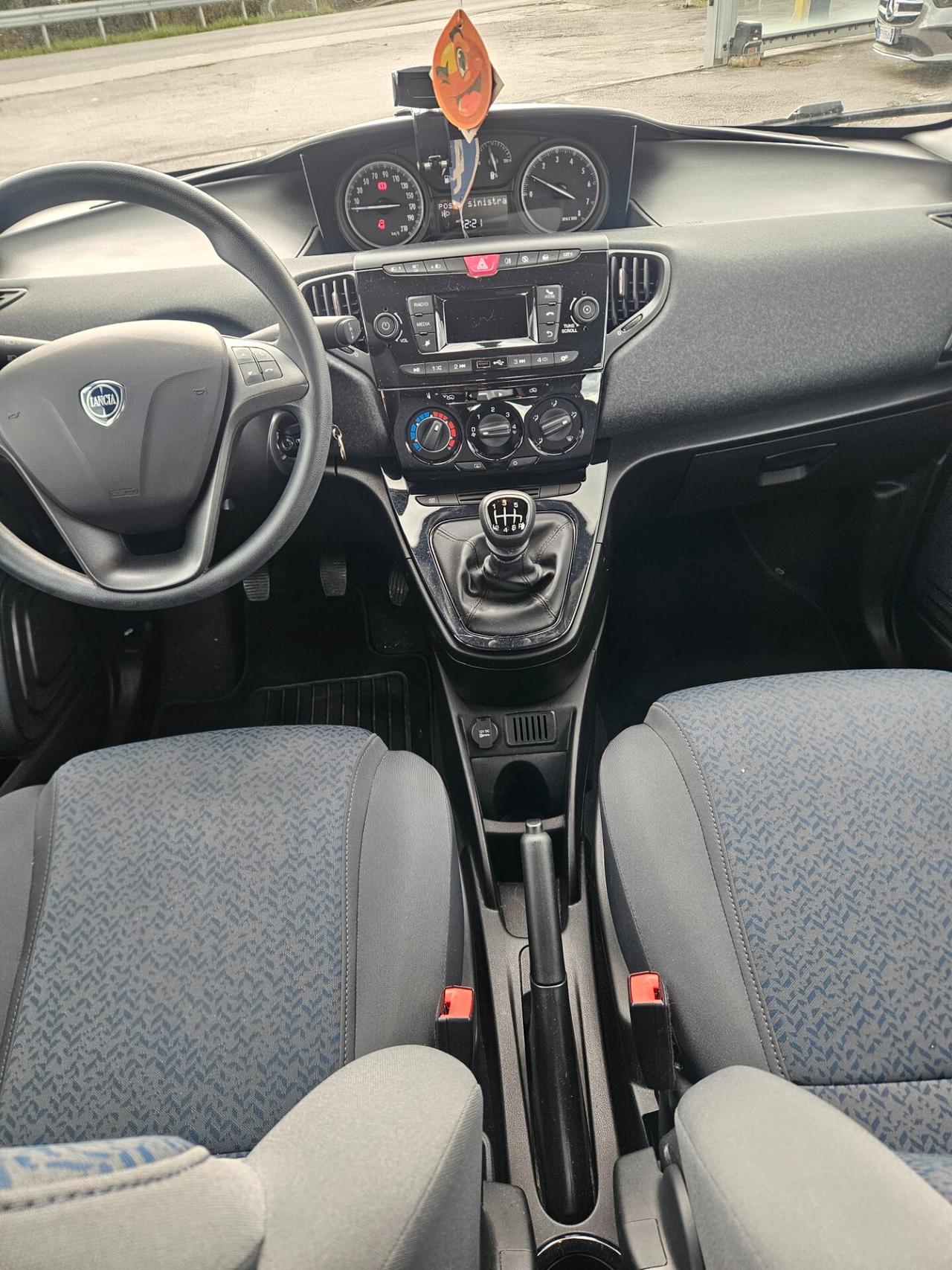 Lancia Ypsilon 1.0 FireFly 5 porte S&S Hybrid Silver