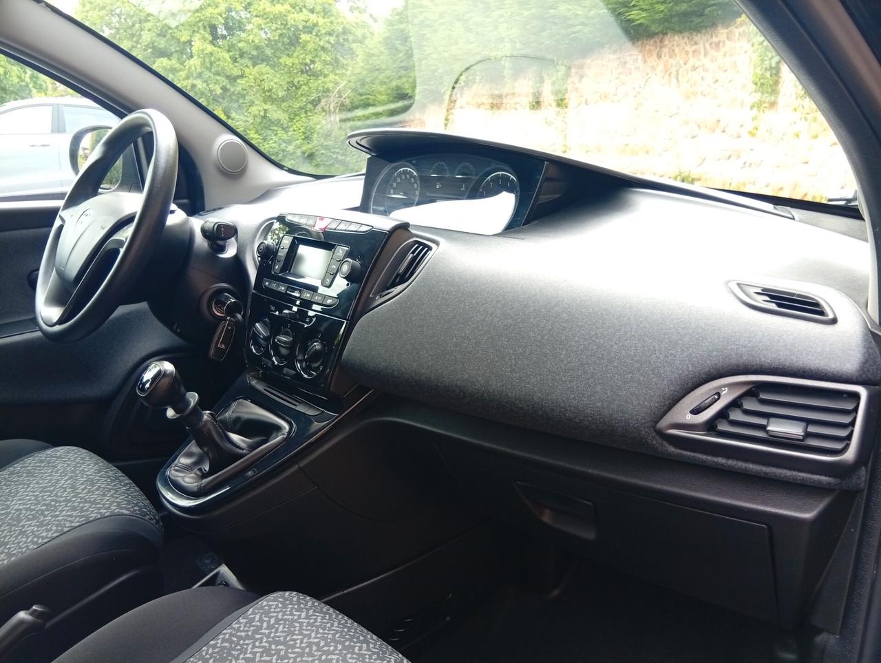 Lancia Ypsilon 1.2 69 CV 5 porte GPL Ecochic Black and Noir