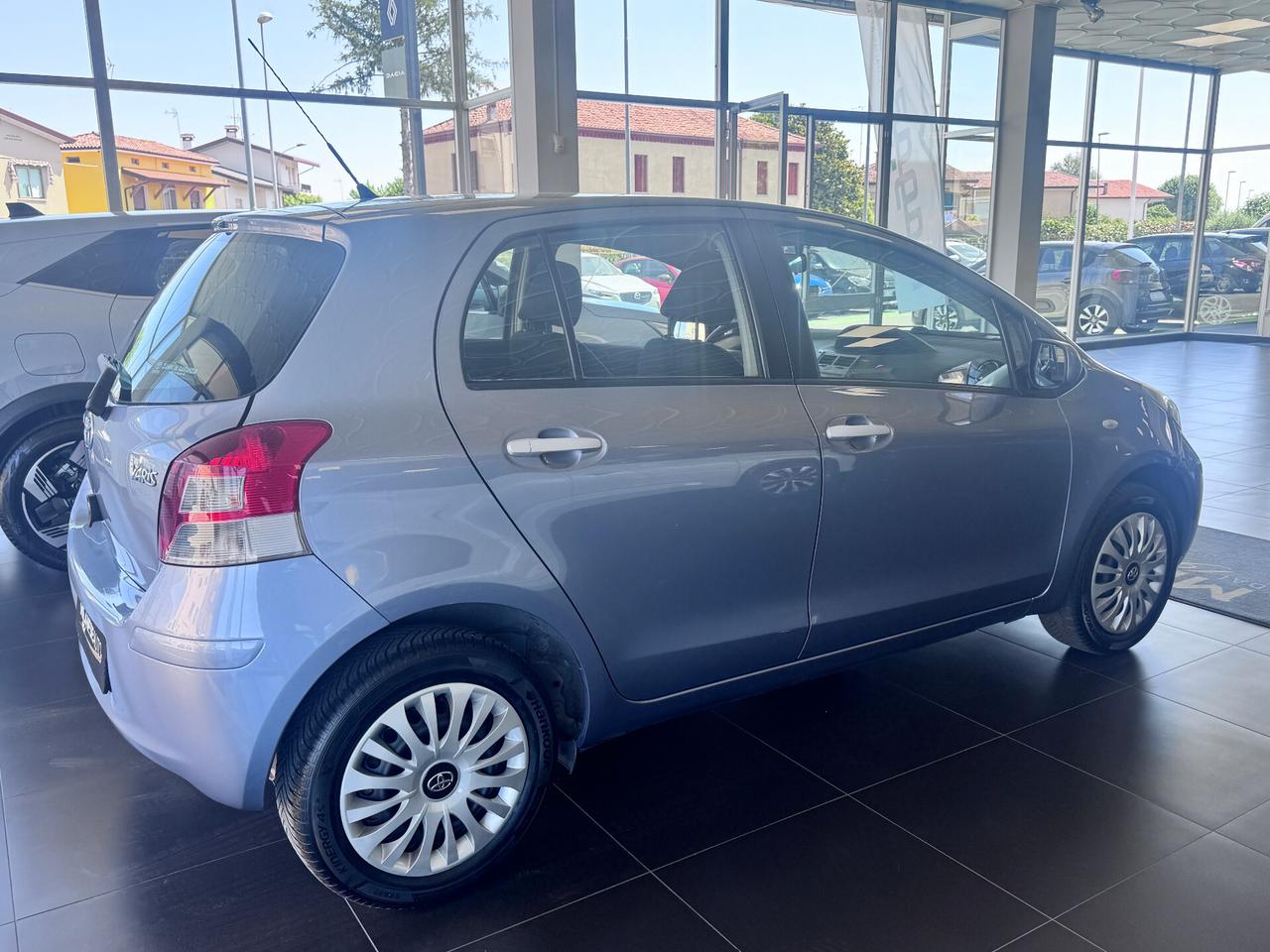 Toyota Yaris 1.0 5 porte Now
