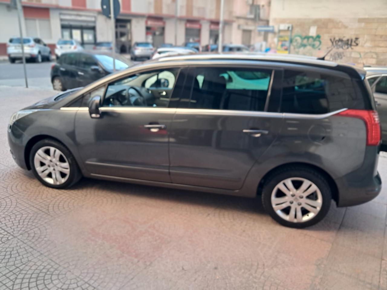 PEUGEOT 5008 2.0 HDi 150CV Féline-TETTO+NAVY-Euro5290