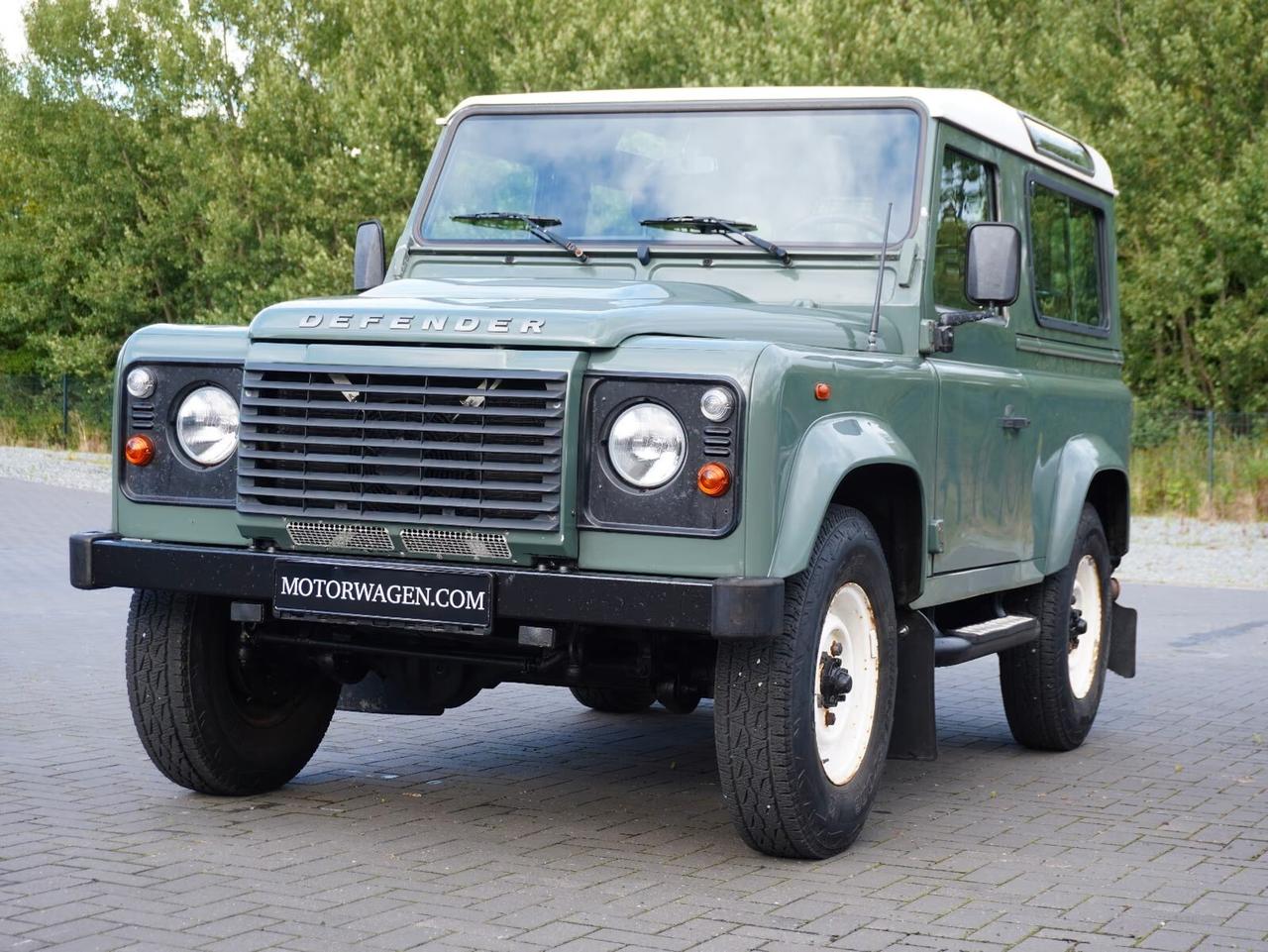 Land Rover Defender 90 TD4 Station Wagon E