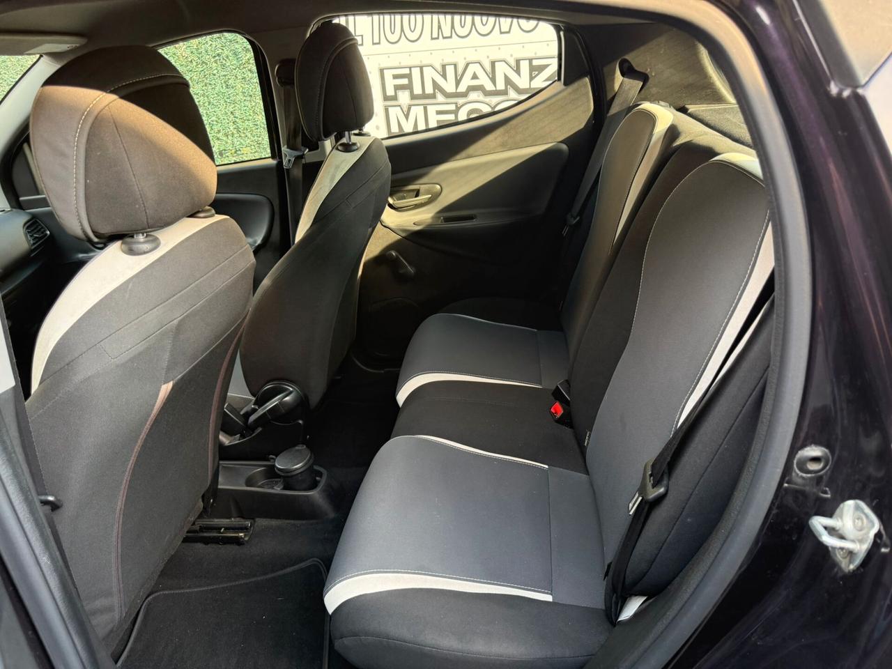 Lancia Ypsilon 0.9 TwinAir 85 CV 5 porte Metano Ecochic Silver