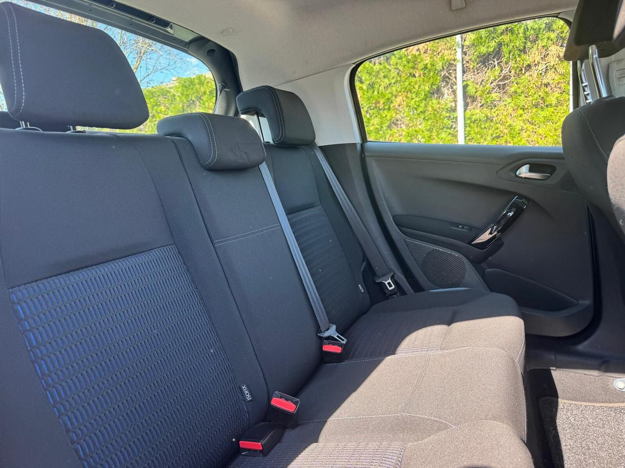 PEUGEOT 208 1.4 HDi 68 CV 5 Porte Allure – NAVIGATORE – 121.000 KM
