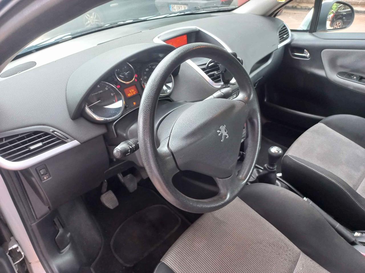 Peugeot 207 1.6 120CV CC Féline