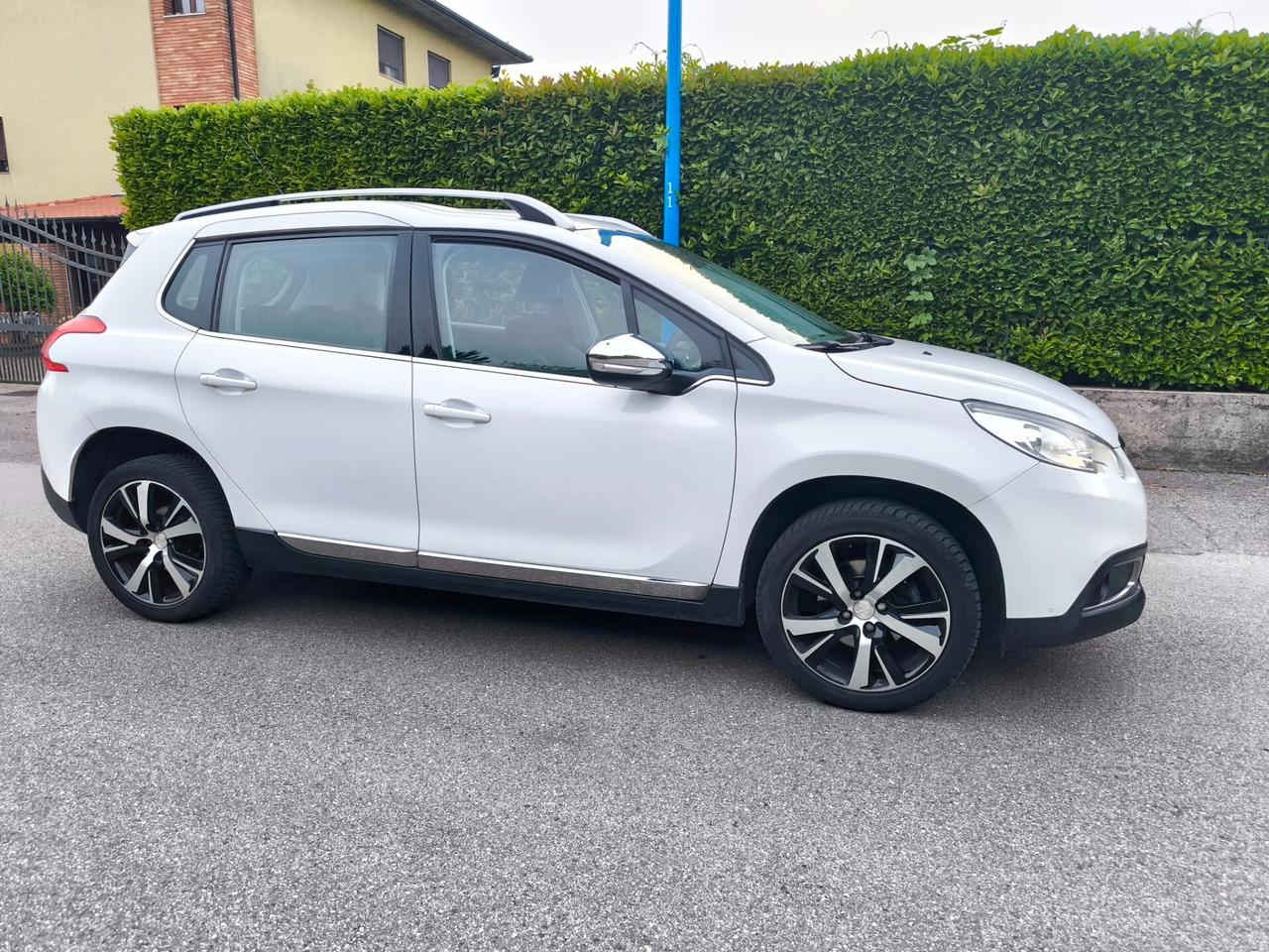 PEUGEOT 2008 1,6 BENZINA VTI-ALLURE