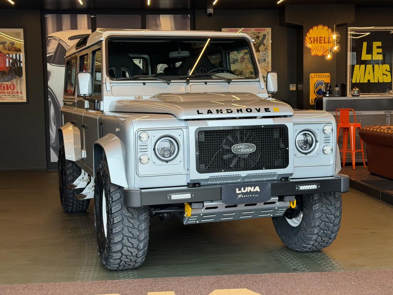 Land Rover Defender 110 2.4 TD4 Station Wagon SE