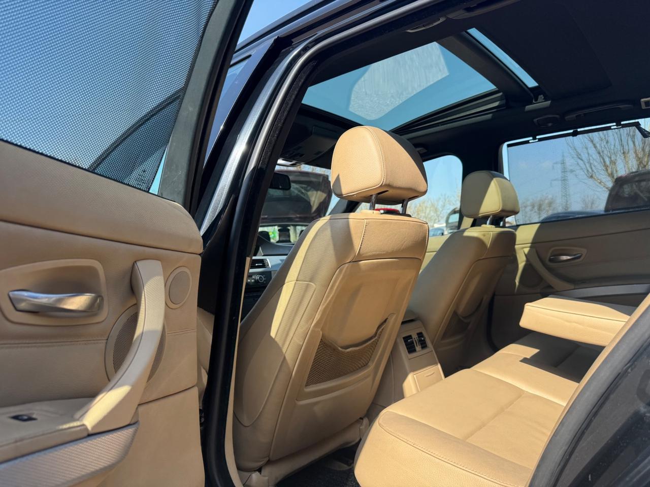 Bmw 320d Touring M-Sport auto tetto navi pelle