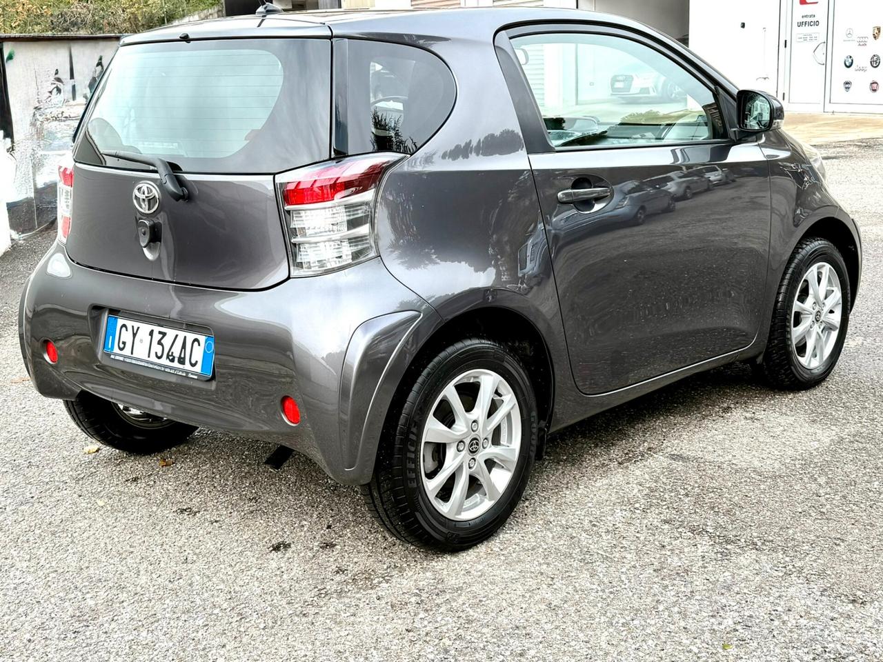 Toyota iQ 1.0 Lounge 4 Posti