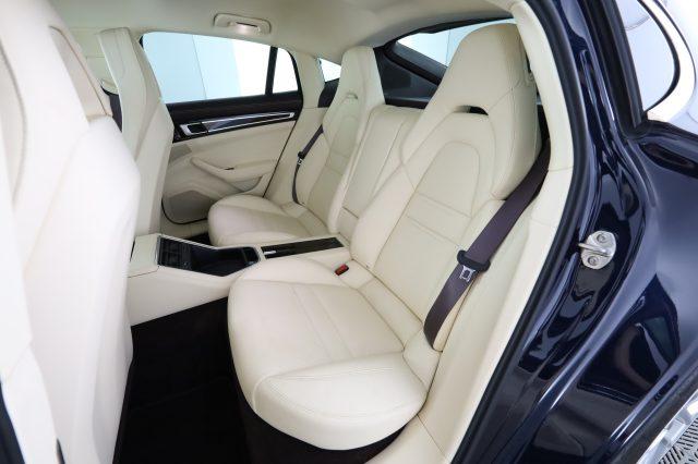 PORSCHE Panamera Panamera 4