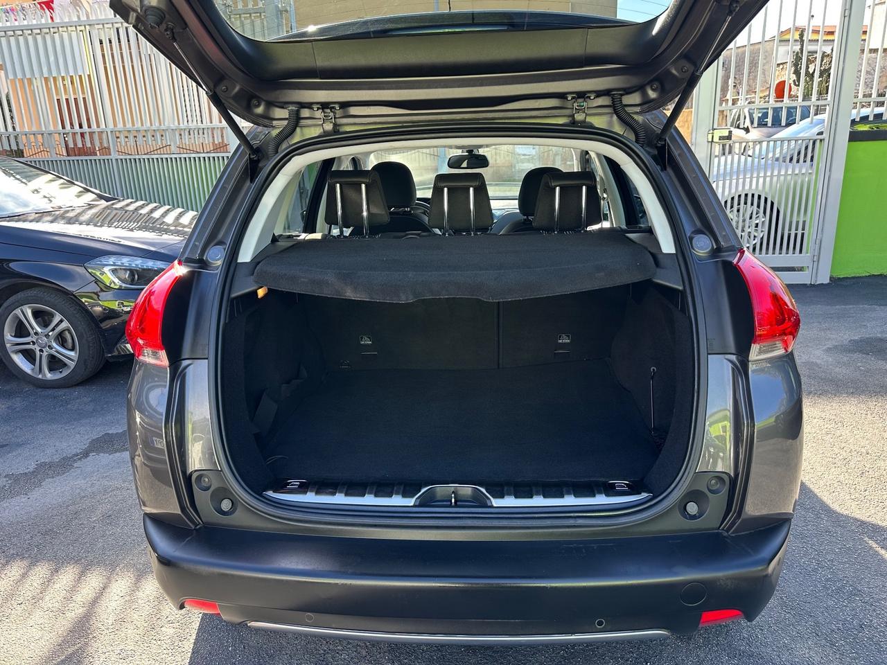 Peugeot 2008 HDi 120 Black Matt 100.000 Km