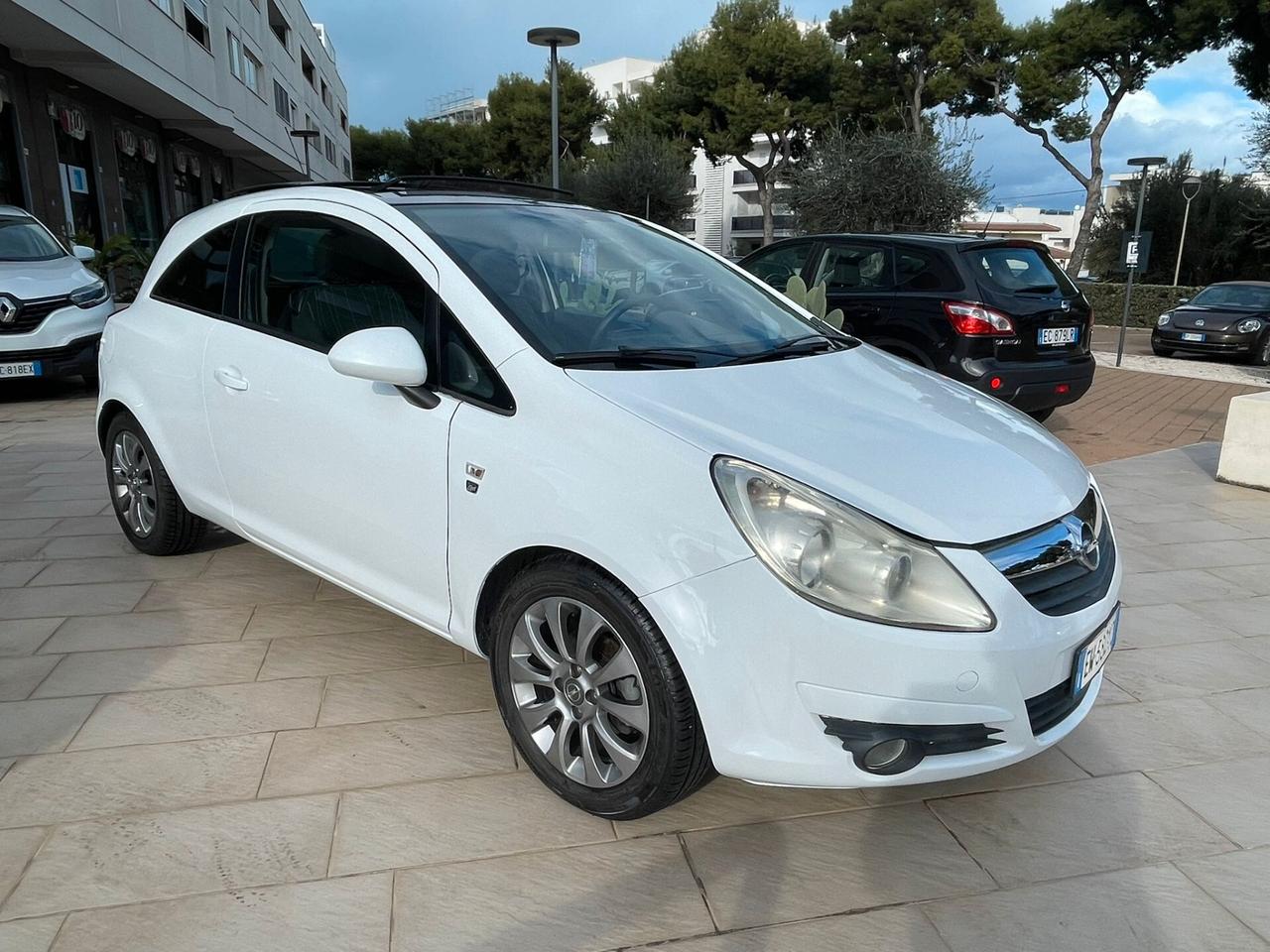 Opel Corsa 1.2 3 porte b-color